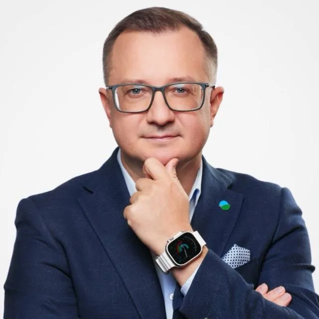 Я не знаю другого места, где можно познакомиться с таким количеством умных людей в непринужденной атмосфере: история резидента Сергея Леонидова — Фото
